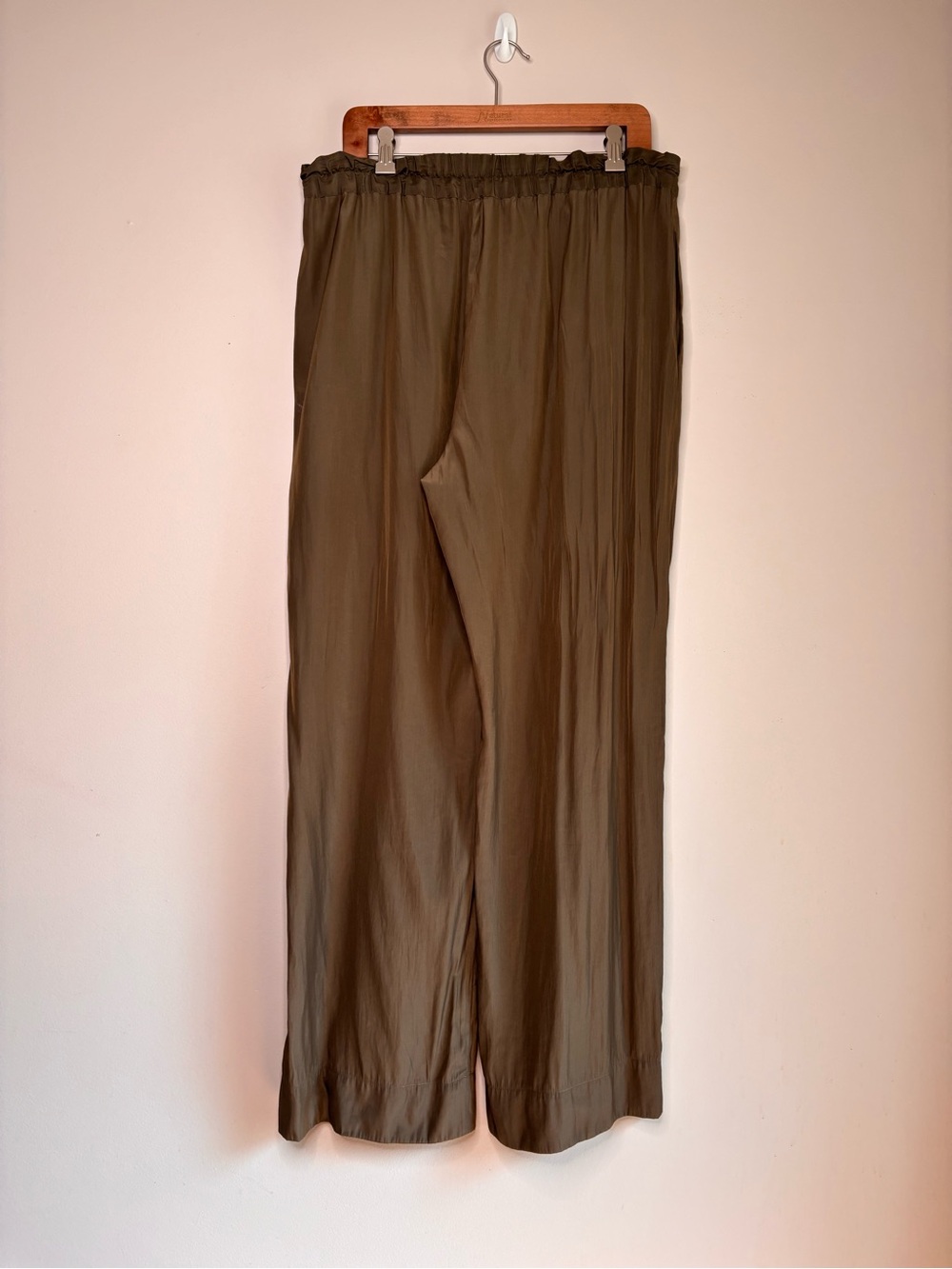 Babaton Wide Leg Satin Pants High Rise Pull On Dark Olive Size XL - Picture 3 of 10